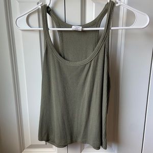 Cropped tank tops